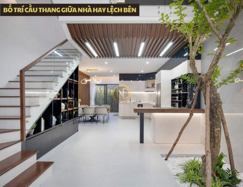 Bố trí cầu thang giữa nhà hay lệch bên