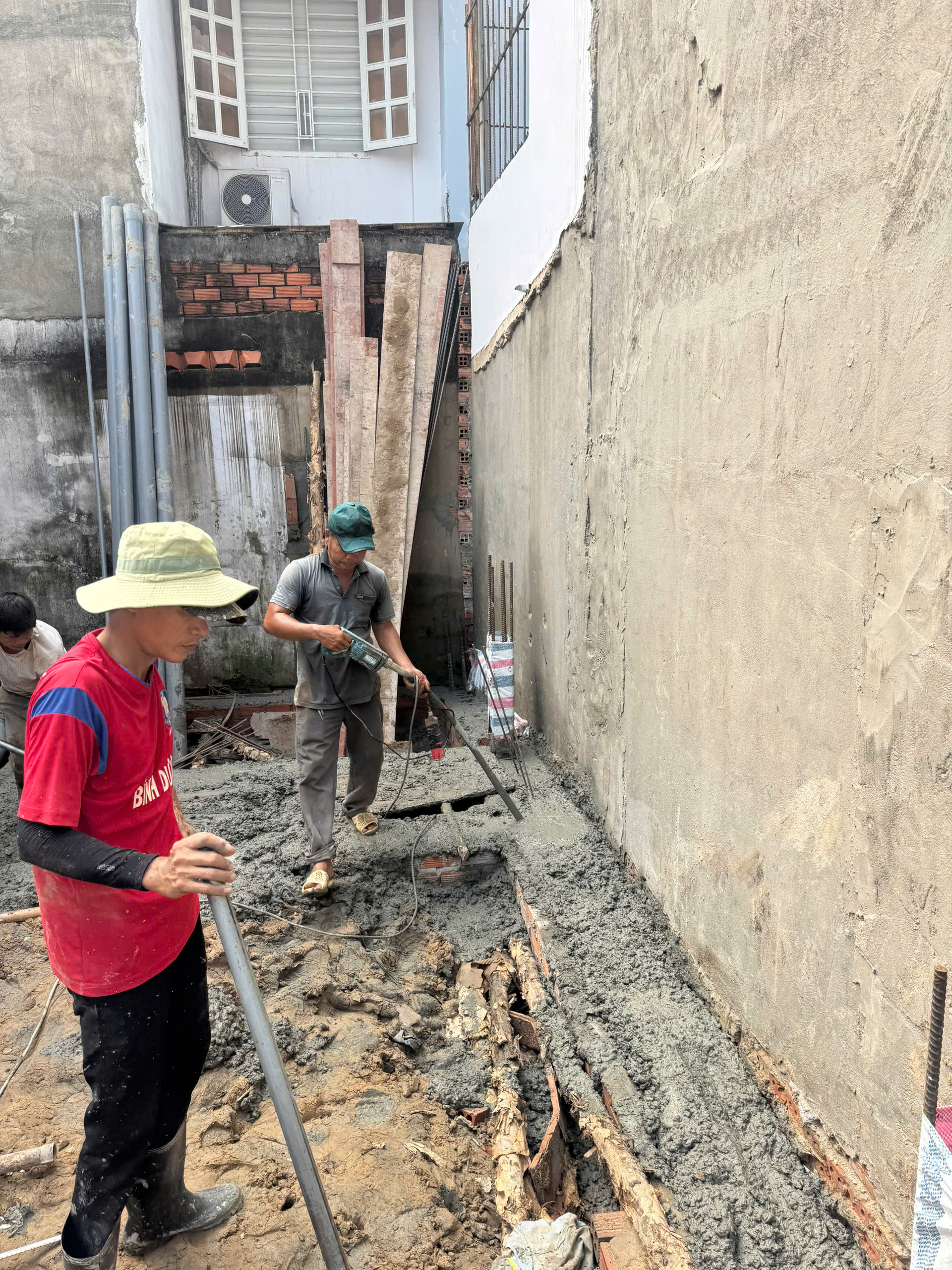 Đổ bê tông sàn tầng trệt nhà phố quận 9