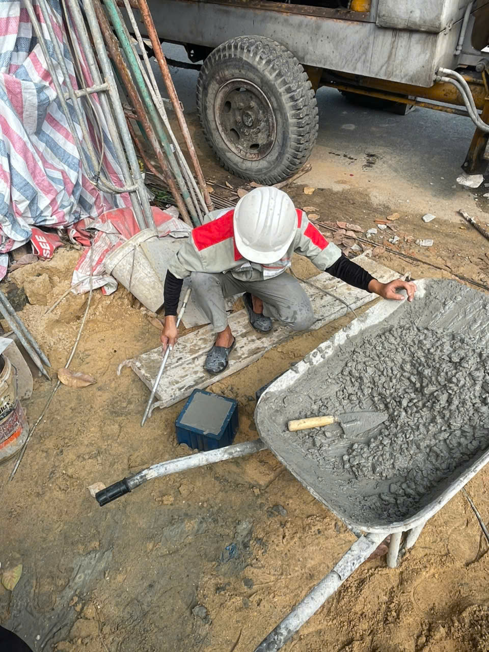 Đổ bê tông sàn tầng trệt nhà phố quận 9