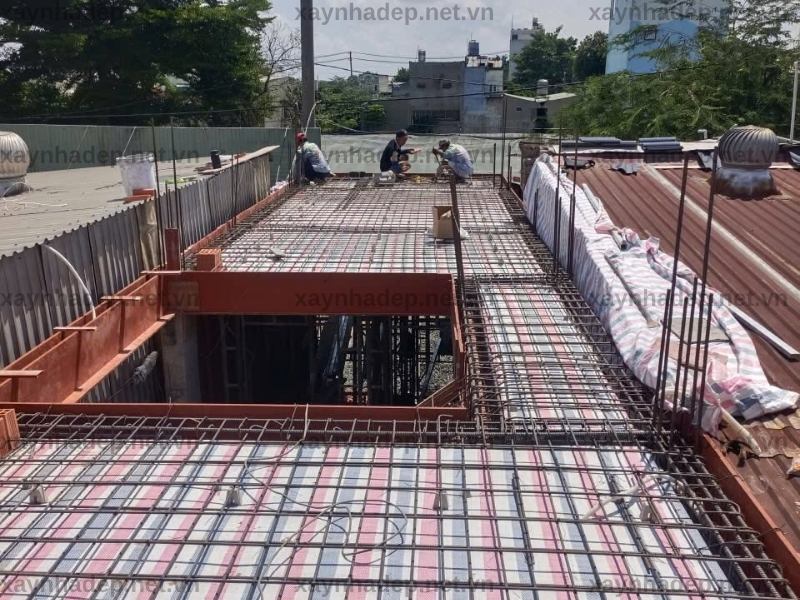 đổ bê tông sàn 1 chị Nhự, Đông Thạnh