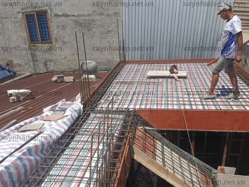 đổ bê tông sàn 1 chị Nhự, Đông Thạnh