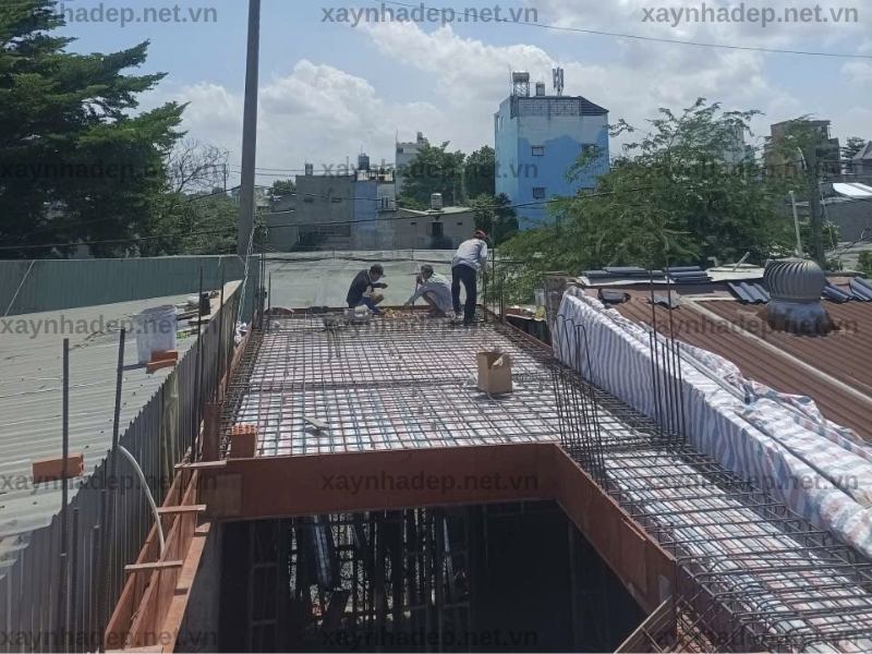 đổ bê tông sàn 1 chị Nhự, Đông Thạnh