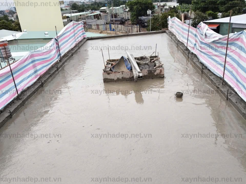 Đổ bê tông mái và cất nóc công trình nhà chị Nhự, Đông Thạnh, Hóc Môn