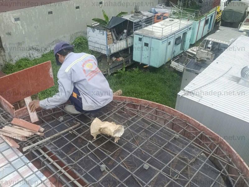 Đổ bê tông sàn tầng 2