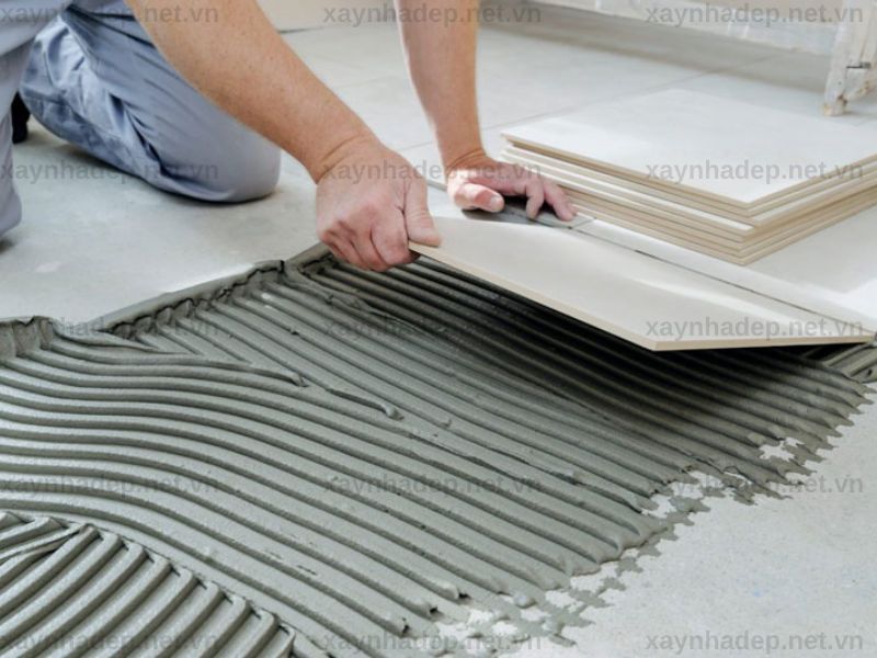 Bước 5 – Ốp lát gạch, căn chỉnh mạch ron và kiểm tra độ phẳng liên tục