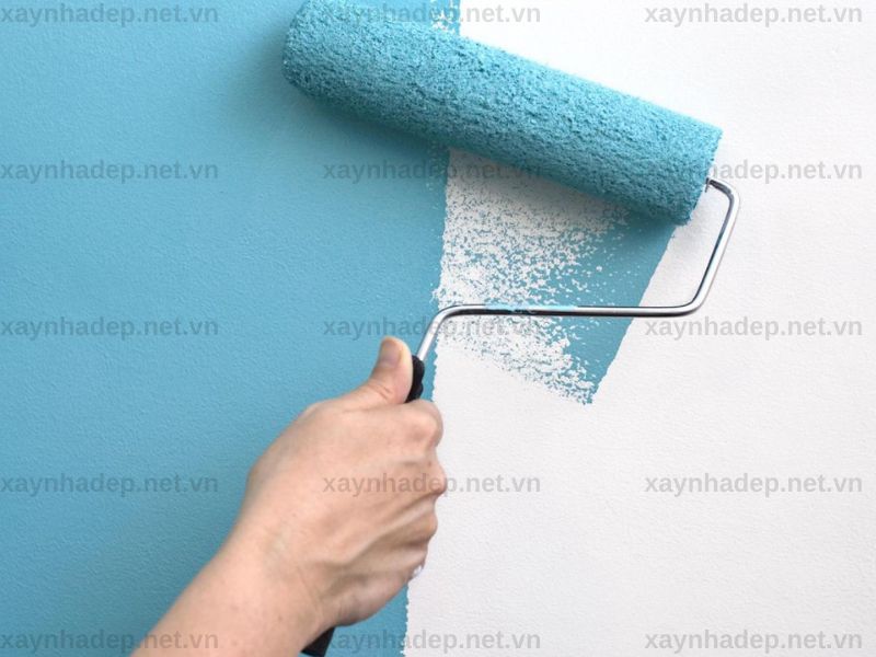 Bước 5 – Sơn phủ hoàn thiện 2 lớp để bảo vệ và tạo màu cho tường