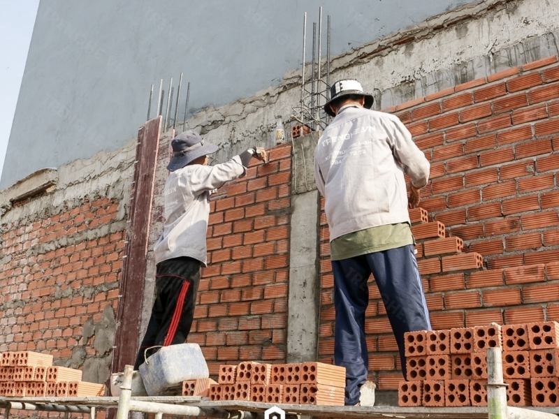 Xây thân tường và kiểm soát theo từng đợt