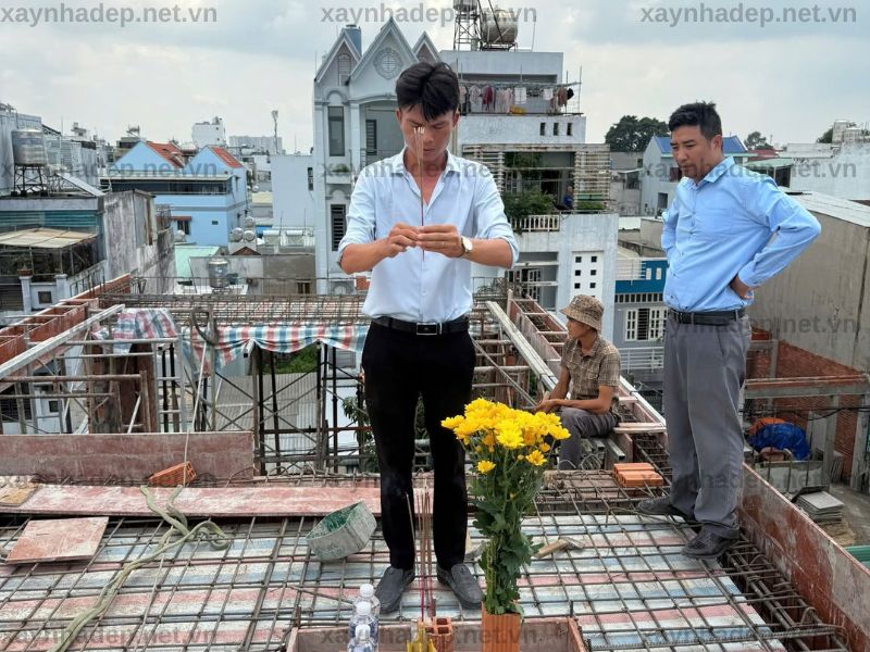 Lễ cúng cất nóc công trình nhà anh Vui tại Quận 12