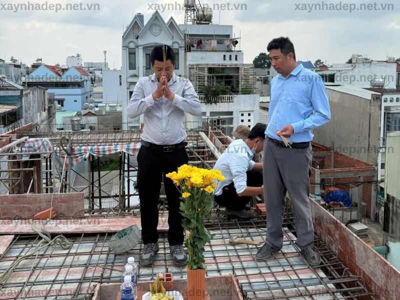 Lễ cúng cất nóc công trình nhà anh Vui tại Quận 12