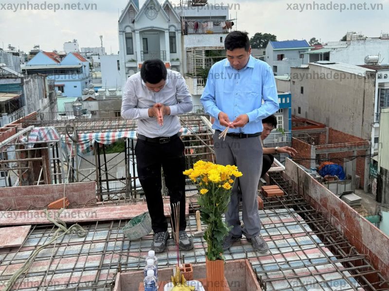 Lễ cúng cất nóc công trình nhà anh Vui tại Quận 12