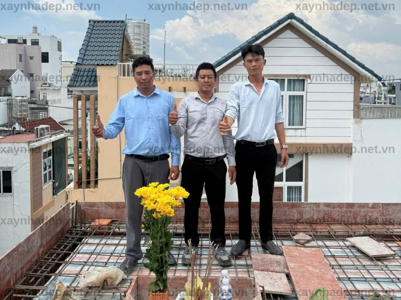 Lễ cúng cất nóc công trình nhà anh Vui tại Quận 12