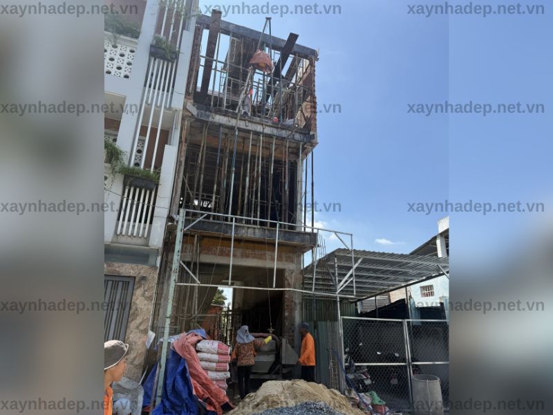 Lễ cúng cất nóc nhà chị Thi tại Thủ Đức